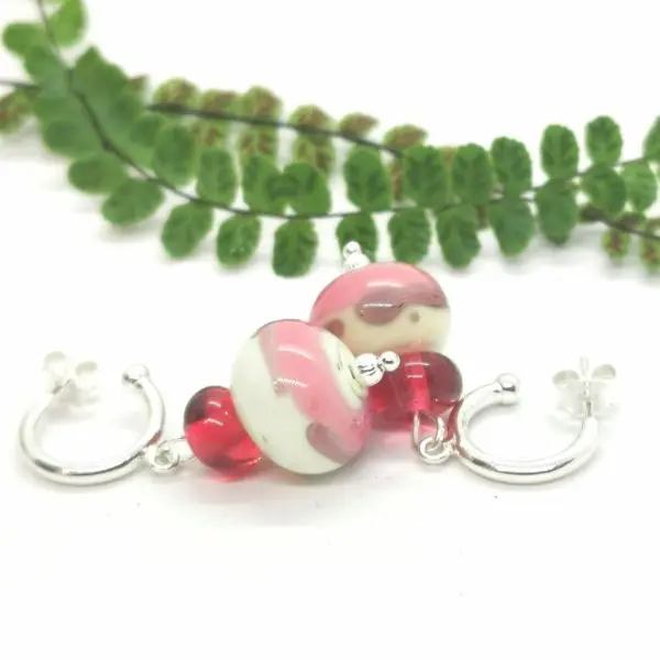 Elégantes Boucles d'oreilles créoles argent et perle de verre de Murano rose et crème pour femme – Image 2