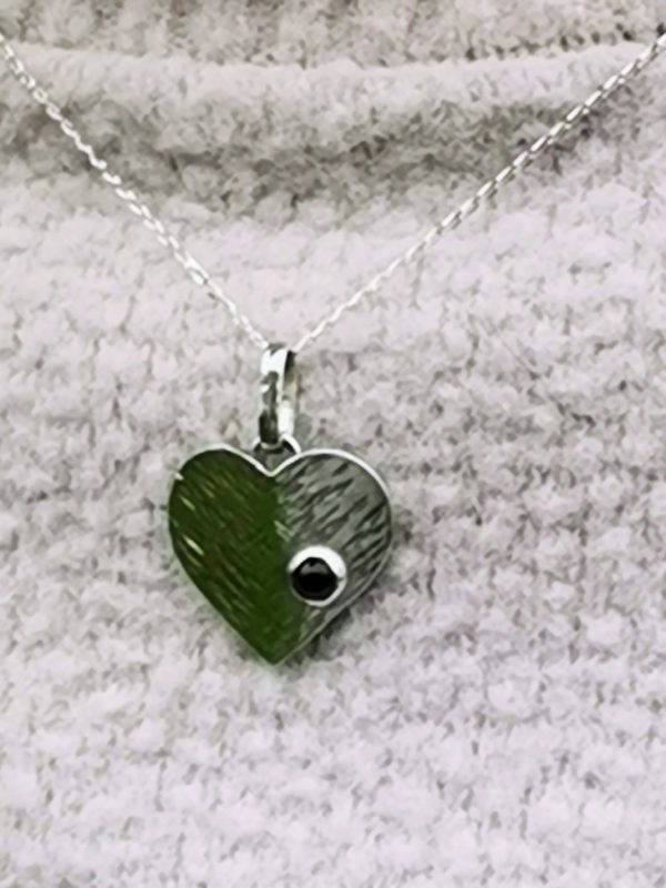 Pendentif coeur en argent massif et grenat serti