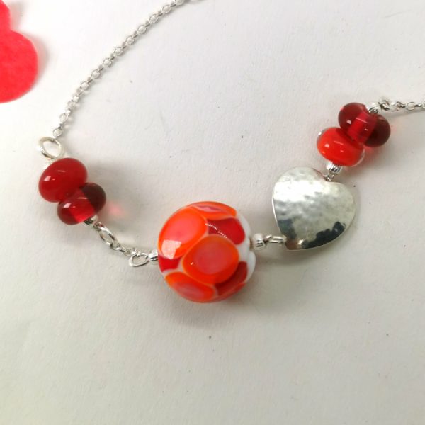 Bracelet coeur en argent, chaine en argent perles de verre de murano rouge et blanc