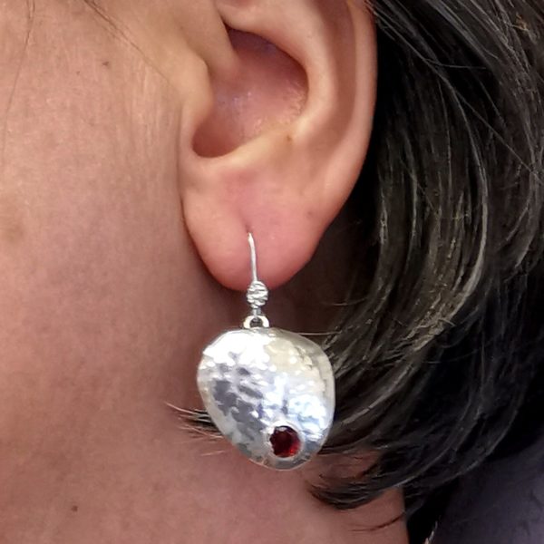 Boucles d'oreilles argent et grenat "un jour, un bijou" – Image 5