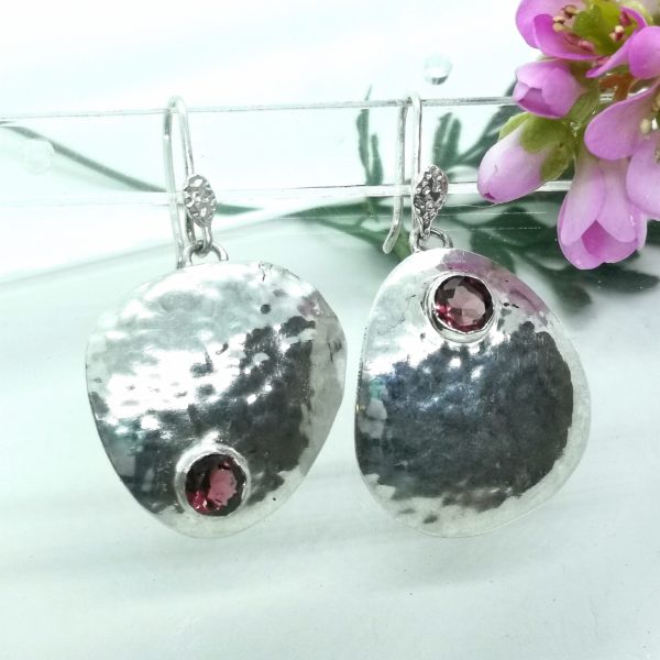 Boucles d'oreilles argent et grenat "un jour, un bijou" – Image 2